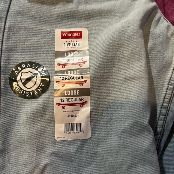 Boys Light Denim Loose Fit Wrangler Jeans NWT - Picture 3 of 4